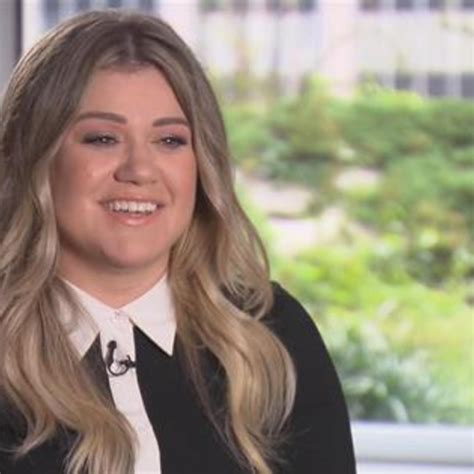 Kelly Clarkson Takes The Eq In 42 E Online