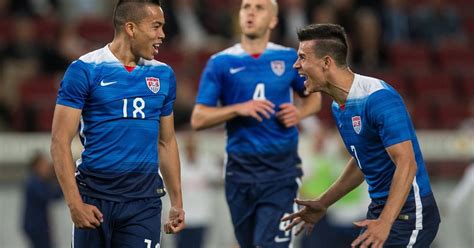 Uefa slaat terug en verandert logo in kleuren van de regenboog. 'Team USA' pakt ook scalp van wereldkampioen Duitsland ...
