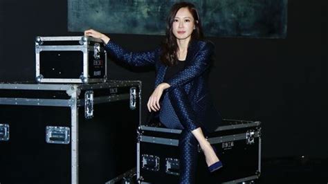 详细介绍： 在广播电台共事的三名女子原本过著平凡稳定的生活… 在广播电台共事的三名女子原本过著平凡稳定的生活，翻天覆地的改变却突然来袭。 眼见她们的爱情及事业摇摇欲坠，幸福的婚姻难道只是幻觉？ 详情. 罹癌真相／凍卵給一條路!尹馨曝「生子關卡」和阿中不急婚 | FuHouse.SETN富房網