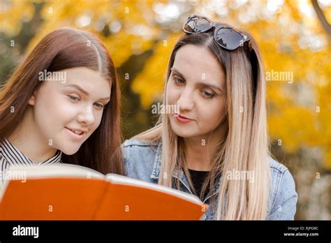 School Girls Friends Sisters In Hi Res Stock Photography And Images Alamy