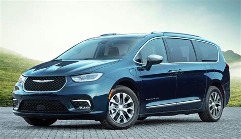 Chryslers Pacifica Minivan Includes Segments First Plug In Hybrid Model
