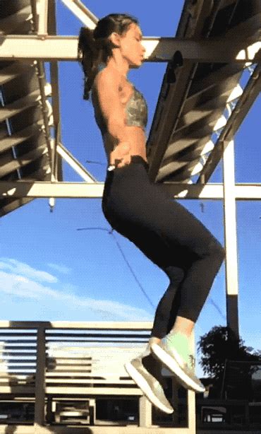 Jump Ropes Just Add An Extra Bounce To These Girls Gifs Izismile Com