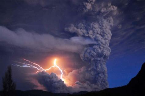 Chilská Sopka Puyehue Chrlí Mračna Dýmu Týdencz