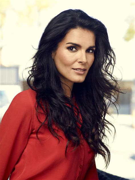 Angie Harmon Photos 39 Rare Hd Images Of Angie Harmon