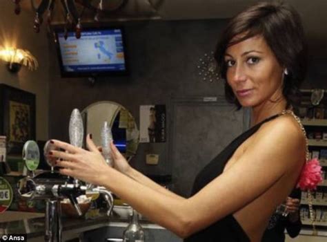 Laura Maggi La Sexy Barista Promette Strip Se Il Brescia Va In A