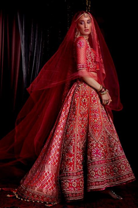Indian Wedding Dresses 27 Unusual Looks Faqs Vlrengbr