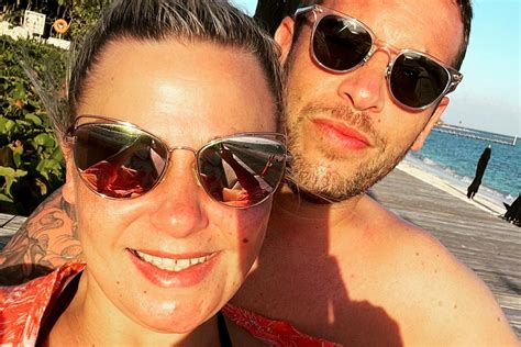 Ant Mcpartlins Ex Lisa Armstrong Looks Sun Kissed As She Enjoys Being In Her Happy Place With