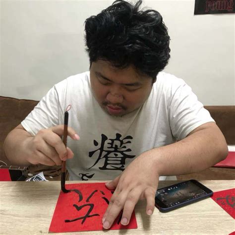 Nov 17, 2020 · 知名遊戲實況主「亞洲統神」張嘉航因獨特的說話風格吸引大批粉絲，近日他改到日本伺服器遊玩「英雄聯盟」，但才短短1個月就因辱罵隊友而慘遭. 閒聊 亞洲統神-張嘉航 FB - 看板 LoL - 批踢踢實業坊