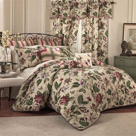 But by focusing on color and pattern elements which they can share, you can create a bed arrangement that pleases them both. Mossy Oak Camo Bed Sets | Tagesdecke, Bettwäsche, Bettfedern