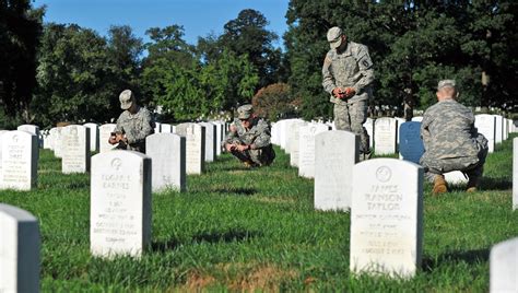 Soldiers Help Arlington Cemetery Reconcile Burial Records Article
