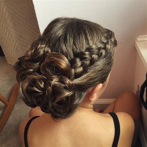 Several weeks before this significant event, you will go to your hair stylist to consult. 40 Most Delightful Prom Updos for Long Hair in 2017