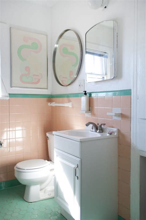 The Trick To Surviving A Colorful Vintage Tiled Bathroom In 2020