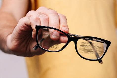 7 Signs You Definitely Need New Glasses Factspedia
