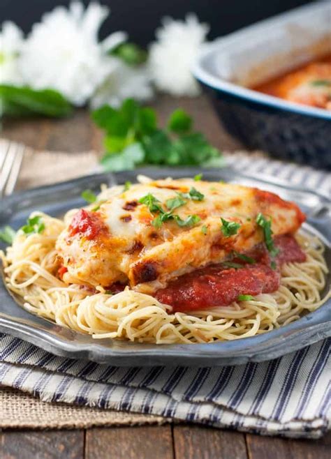 Whether it's a sandwich or a casserole, let's take a peek at 40 healthy chicken recipes that entire family will enjoy. Healthy Chicken Parmesan {Dump-and-Bake} - The Seasoned Mom