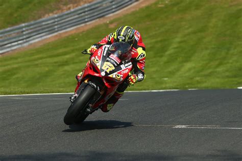 bsb byrne sets pole with blistering oulton pace mcn
