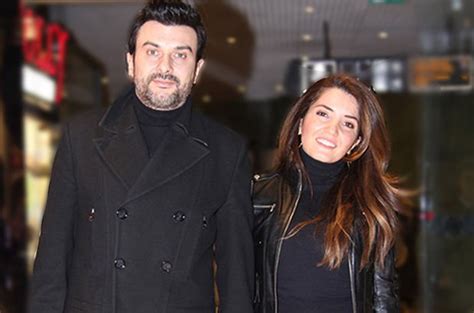 Şarkıcı gökhan tepe, 2 yıldır aşk yaşadığı vokalisti aylin özer ile nikah masasına oturdu. Gökhan Tepe ile eşi Aylin Özer'in romantik akşam yemeği ...