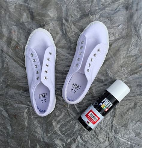 Cambiar el color de tus zapatillas con spray Pintyplus Basic