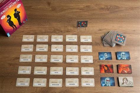 Juego de mesa para formar palabras. Código Secreto juego de mesa de la editorial Devir