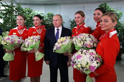 Glamorous Aeroflot Flight Attendants Shower Putin With Flowers Trueviralnews