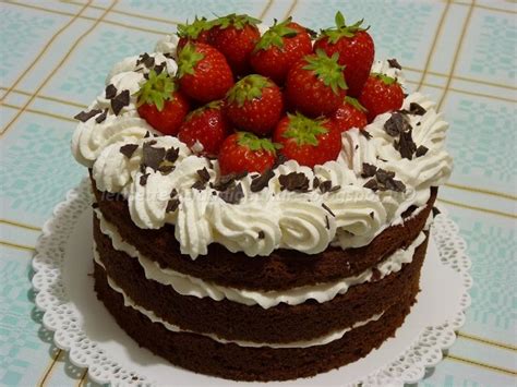 Plumcake bicolore con panna e cacao. Torta al cacao con fragole e crema al mascarpone