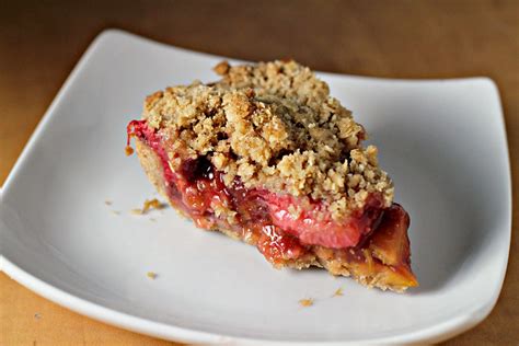 Deep Dish Strawberry Rhubarb Pie With Crumb Topping Joanne Eats Well With Others