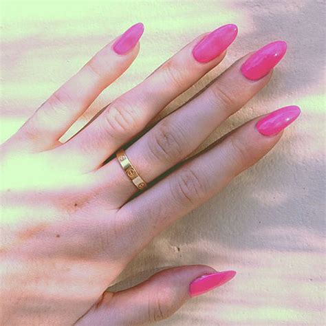 To celebrate her 21st birthday, kylie jenner released a new instagram filter where you can try on seven different shades of her famous kylie cosmetics photo: Kylie Jenner Hot Pink Nails | Steal Her Style