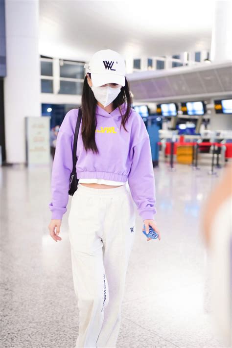 Full Of Girly Feelingangelababy Yang Ying Airport Private Clothes