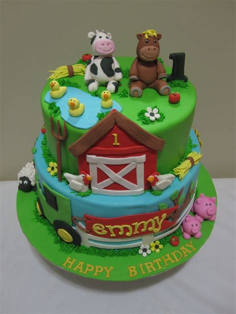 Looking for simple birthday cake ideas that will please any child? Farm Birthday Cakes