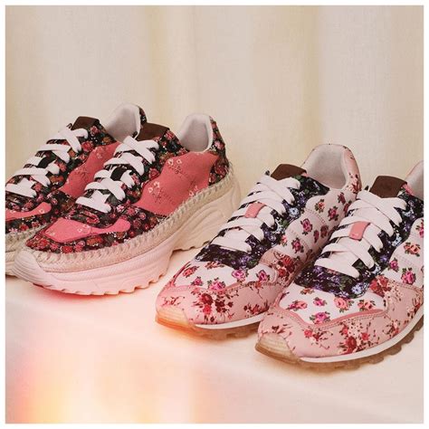 How She Gets Her Kicks Hint Romantic Florals And Pretty Pinks Coachny Windowswear