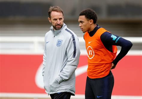 Aaron christopher ramsdale is an english professional footballer who plays as a goalkeeper for premier league club sheffield united. Engelse voorselectie: Southgate herstelt de EK-hoop van ...