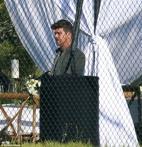 Robin Thicke Seen At Father Alan S Memorial Alongside Leonardo Dicaprio Daily Mail Online