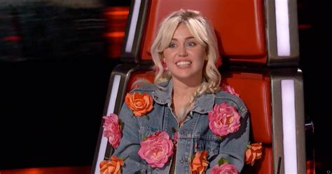 Watch Miley Cyrus Blake Shelton Duel For Country Artists On The Voice Rolling Stone