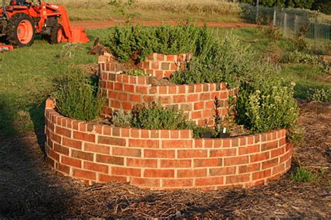 How to build a small herb garden. 15 Creative Space-Saving Gardening Ideas