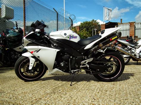 See Best Style Yamaha R1 White