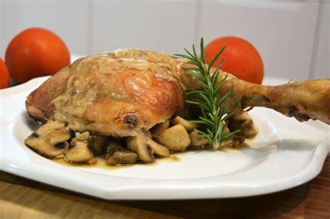 Pollo asado con salsa de champiñones