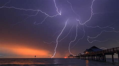 Amazing Nature 10 Mighty Lighting Strikes Over Water