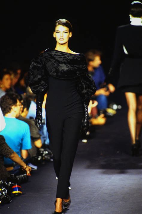 Linda Evangelista Lanvin Haute Couture Runway Show Fw 1990 Couture