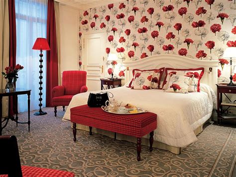 Gorgeous Master Bedroom With Red And White Carnation