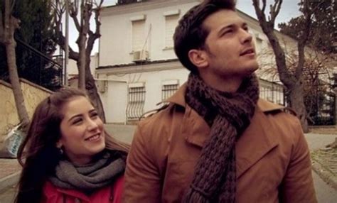 Hazal Kaya y Çağatay Ulusoy se están abriendo a Hollywood