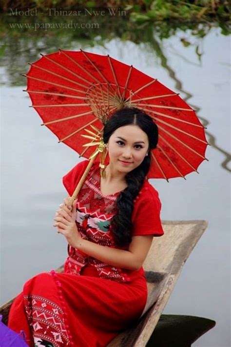 Thinzar Nwe Win Beauty Of Myanmar Girl In Inle Lake
