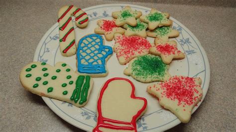 Six cookies in the set, each measuring 3.5 × 12 cm. Simple Sugar Cookie Cutout Recipe (Christmas Cookie ...