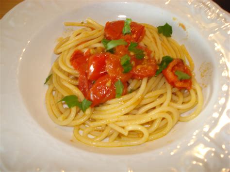 Oggi prepariamo dei magnifici spaghetti alle vongole: spaghetti alle vongole... fujute! | Cuor di pastiera