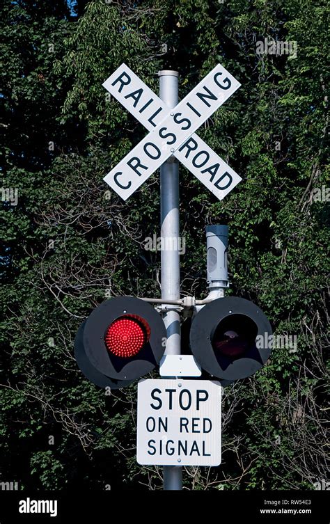 Railroad Grade Crossing Signal Crossbucks And Flashers Stock Photo Alamy