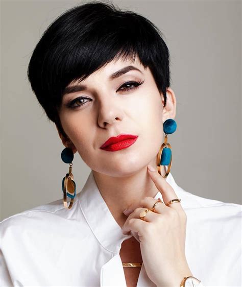10 Trendy Short Hairstyles For Straight Hair Pixie Haircut For Female 2021