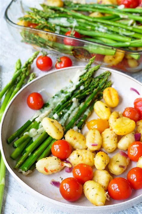 Ganz einfacher und schneller Gnocchi Auflauf mit grünem Spargel