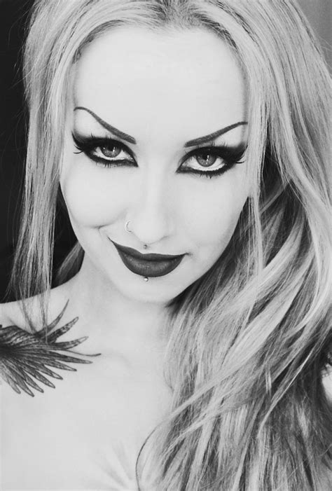 beautiful eyes gorgeous women gangsta girl vampire queen gothic models victorian goth