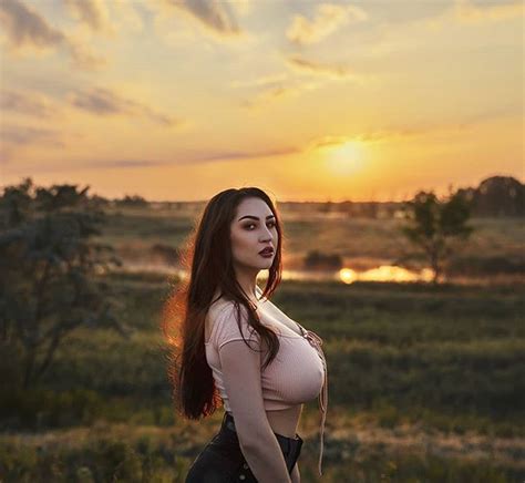 Louisa Khovanski On Instagram “sunrise 🌅💛 Portraitvision