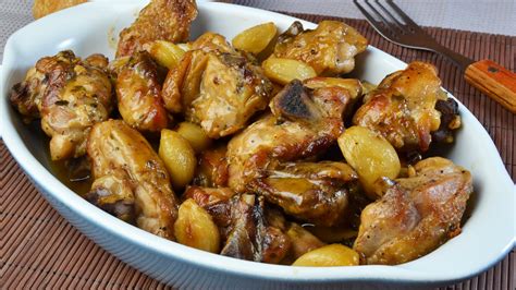 Además de ser económicas estas recetas de pollo son deliciosas! Receta de pollo en salsa al ajillo - Unareceta.com
