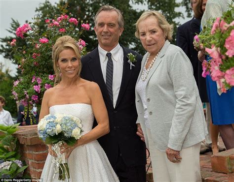 Pic Excl First Glimpse At Cheryl Hines And Bobby Kennedy S Wedding Cheryl Hines Ethel