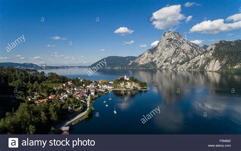 Traunsee Summer Lake Panorama With Sunshine In Sky Gmunden Austria